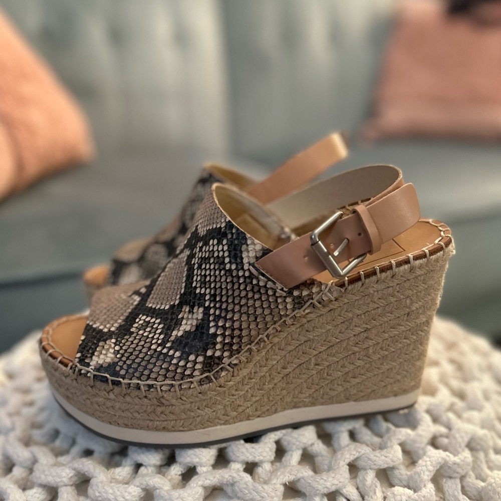 Dolce Vita 8.5 sandal wedge snake print